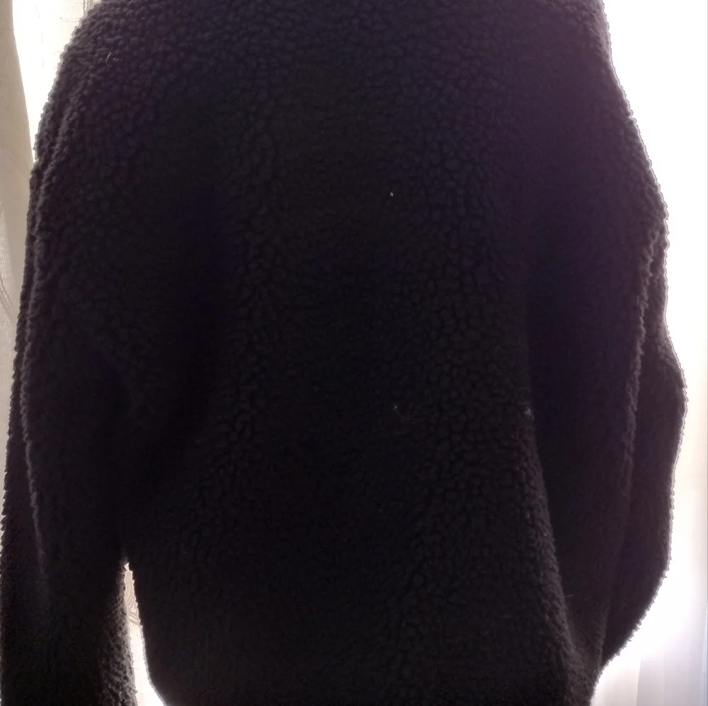 Nike Black and White Puffer Jacket with Cozy Hood and Iconic Logo - Picture 4 of 6